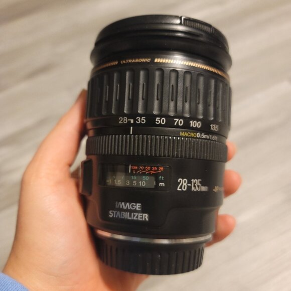 Canon EF Ultrasonic 28-135mm F/3.5-5.6 IS camera lens - Picture 1 of 8
